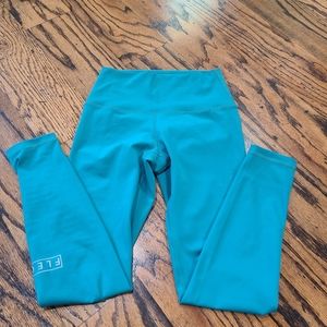 Fleo Silky Silk Bayou color small leggings